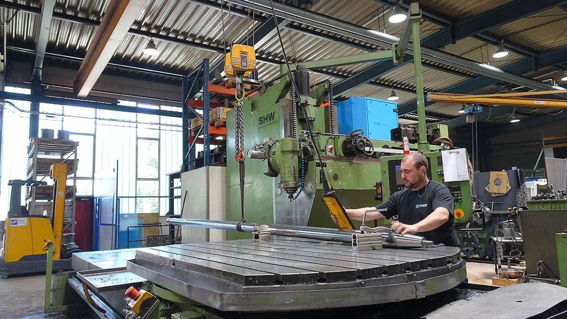 SHW UF 6 3 Achs CNC gesteuert